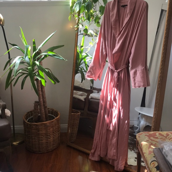 Beautiful Silk Robe - Picture 3 of 3